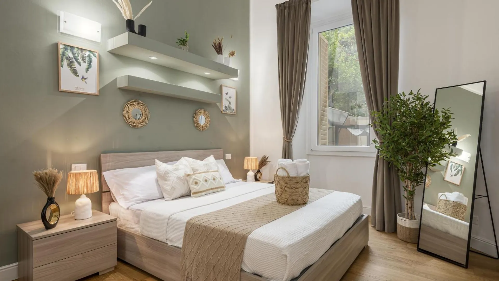 Elegante Appartamento Con Giardino Privato, Jacuzzi Nel Cuore Di Firenze شقة