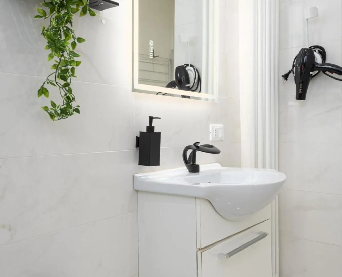 Apartment Elegante Appartamento Con Giardino Privato, Jacuzzi Nel Cuore Di Firenze Italy