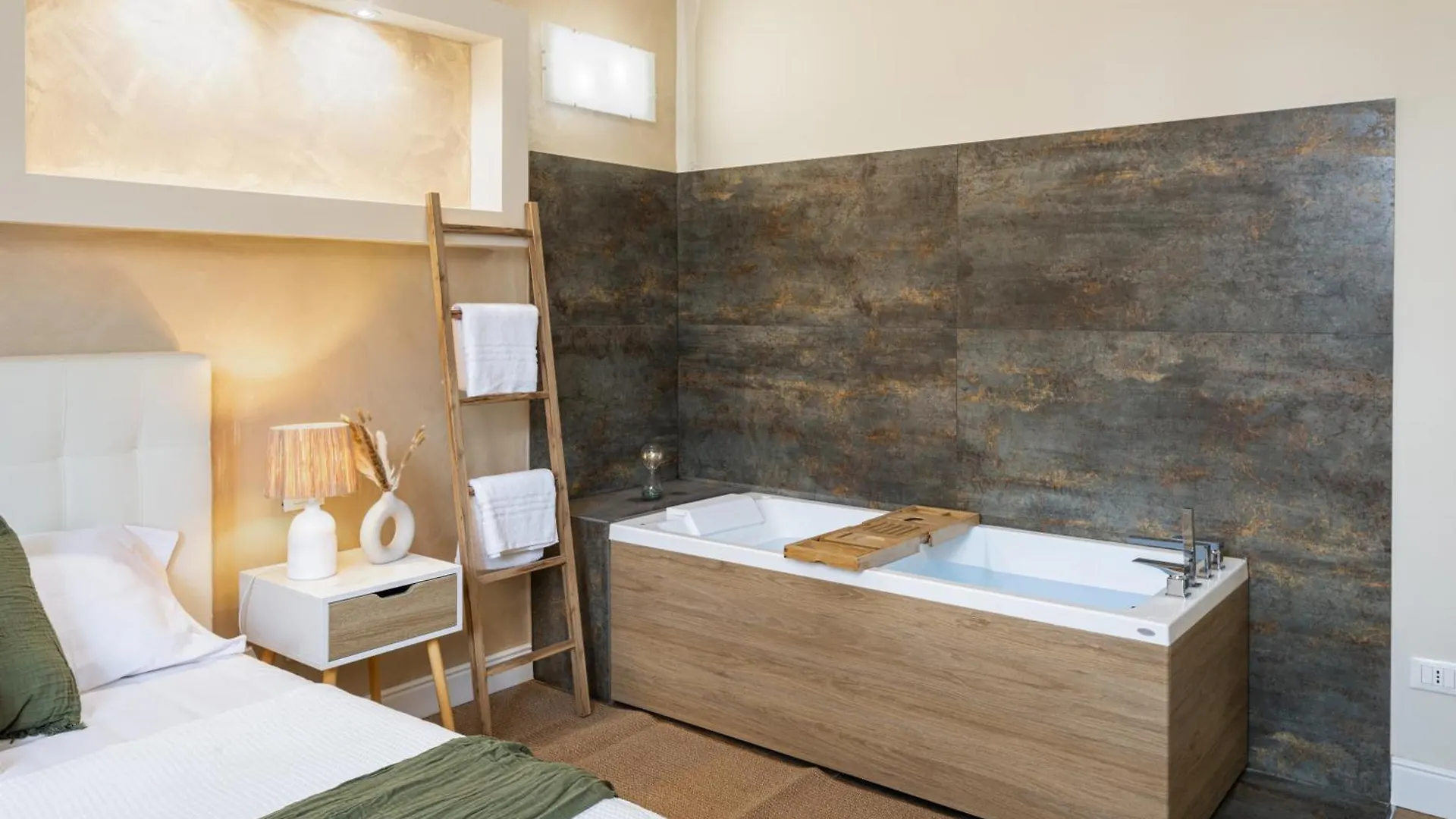 Elegante Appartamento Con Giardino Privato, Jacuzzi Nel Cuore Di Firenze Florence